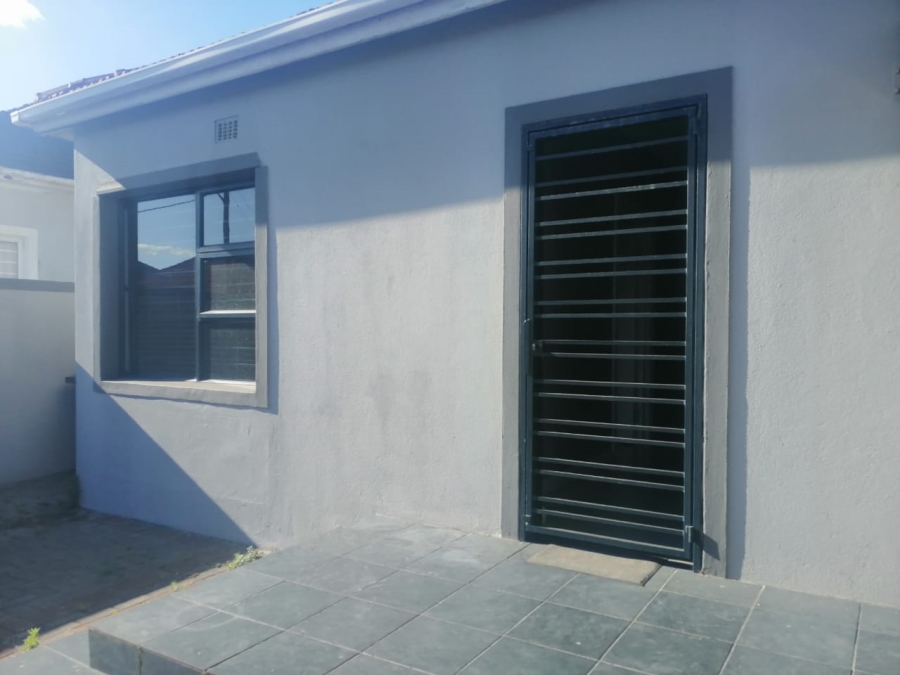 To Let 2 Bedroom Property for Rent in Athlone Western Cape